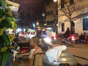 Ha Noi, city center. Eating on roadside.